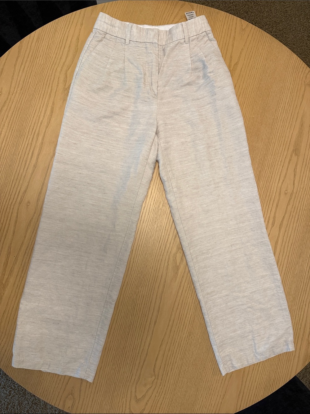 Aritzia The Effortless Pant in Light Beige